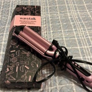 Wavytalk Pro Beachy Waver.  Never used